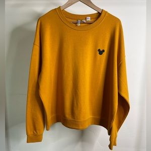 H&M x Disney collaboration Micky Mouse sweatshirt.